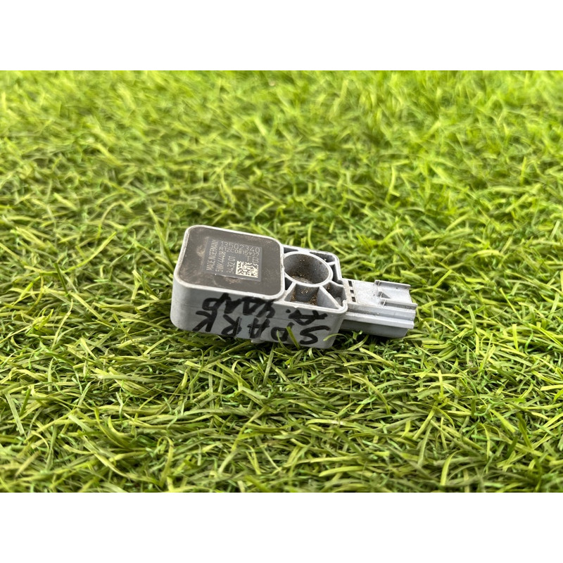 Датчик удара (электрика / датчики) CHEVROLET Spark M300 13502340