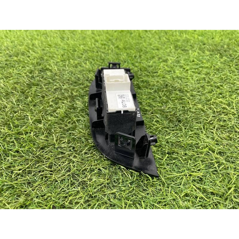 Кнопка стеклоподъемника (электрика / кнопки) Subaru OUTBACK B15 83071AL080