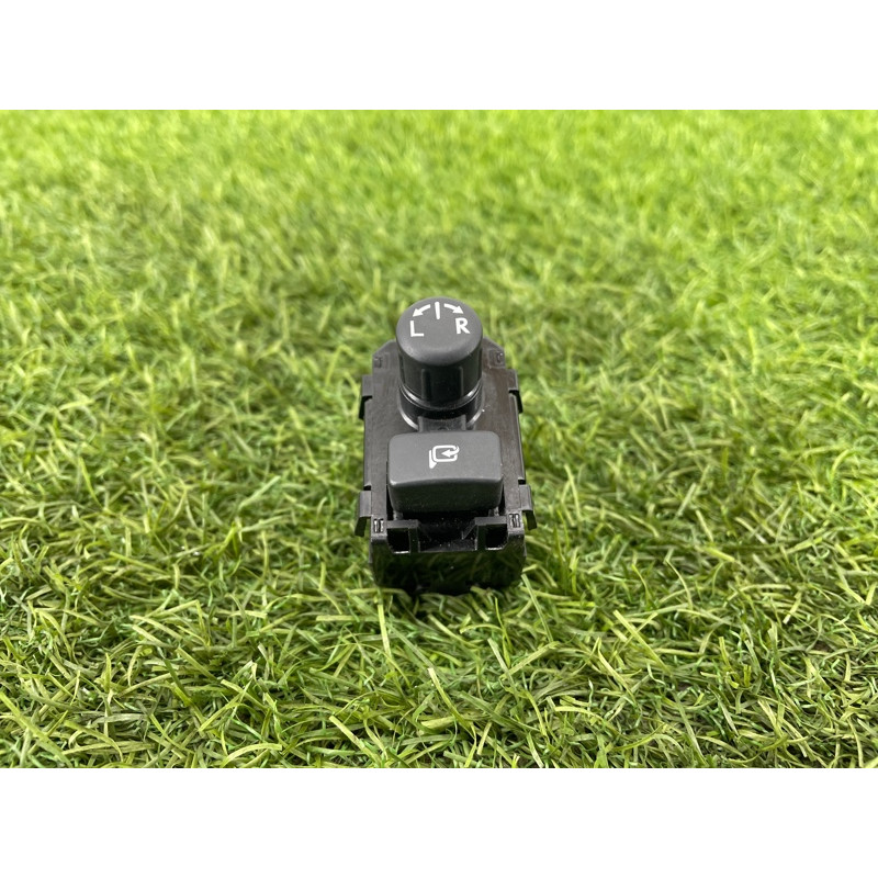 Кнопка регулировки зеркала (электрика / кнопки) Subaru OUTBACK B15 83061FJ000