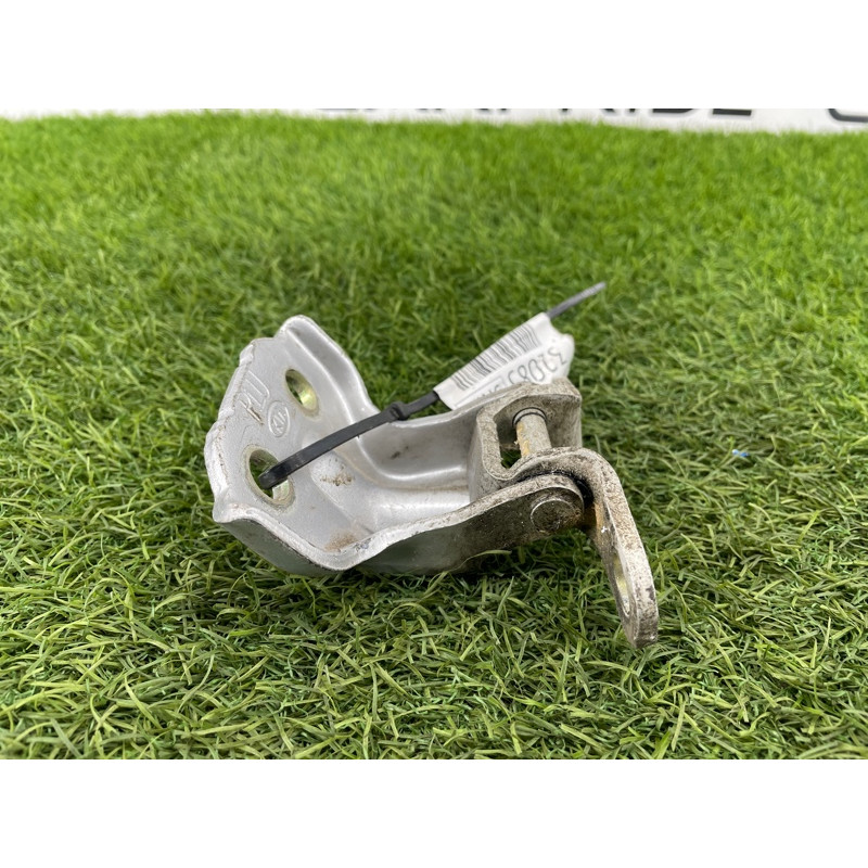 Петля двери (кузов и элементы) KIA Sorento BL 2005 2.5 CRDI 793303E000