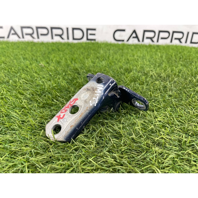 Петля двери (кузов и элементы) Mitsubishi Outlander GF 2017 2.4 5702A064