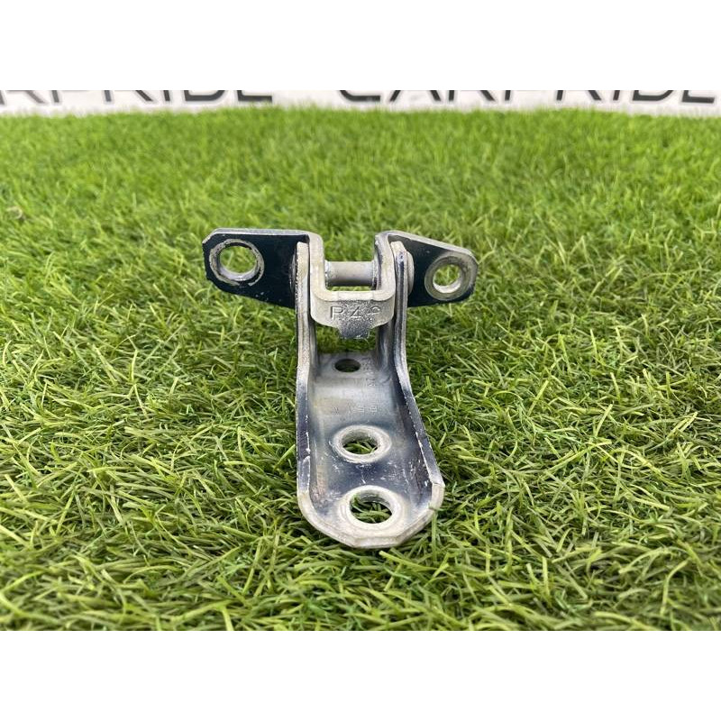 Петля двери (кузов и элементы) Mitsubishi Outlander GF 2017 2.4 5702A064