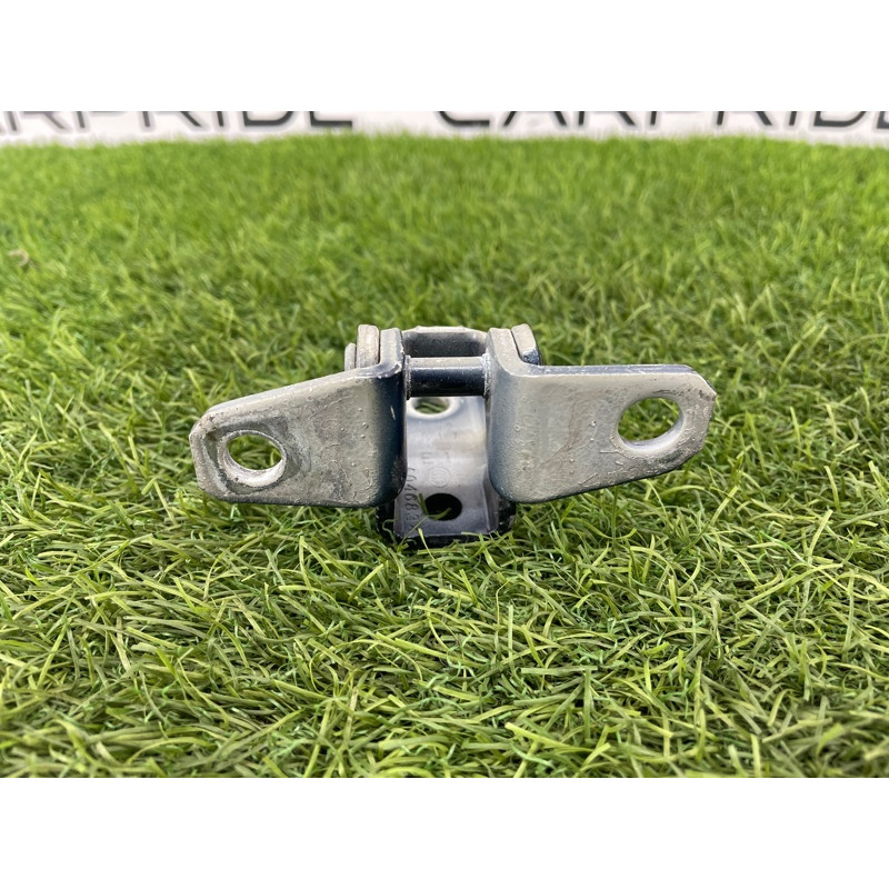 Петля двери (кузов и элементы) Mitsubishi Outlander GF 2017 2.4 5702A064