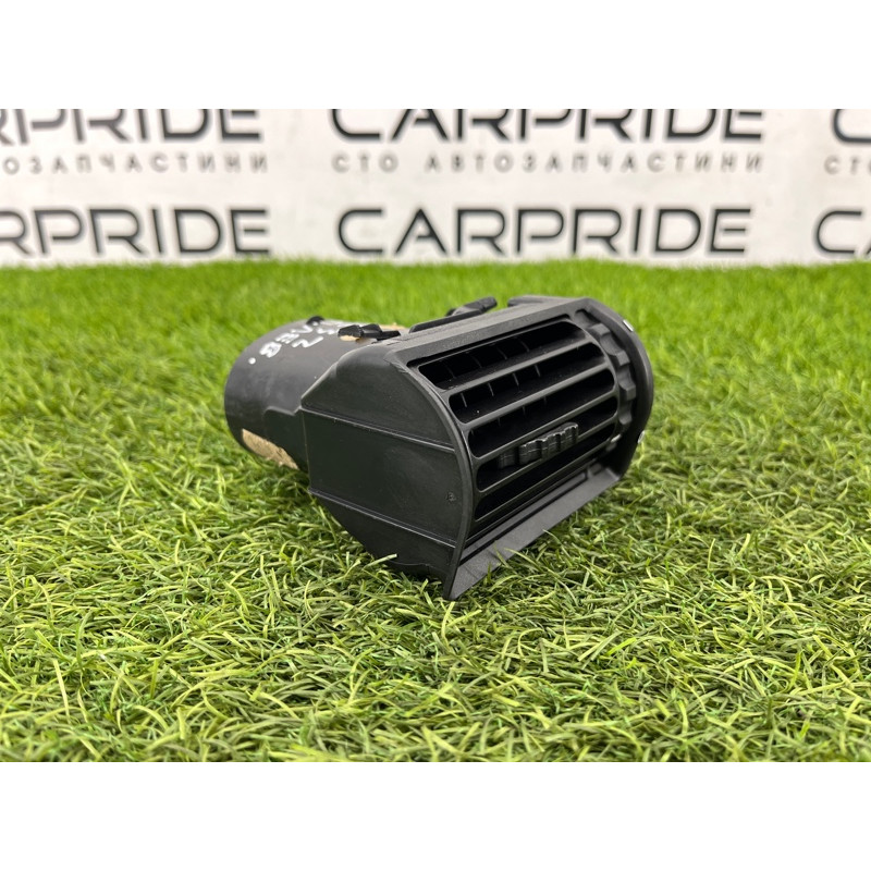 Дефлектор воздуховода (салон) BMW 7-series E32 1990 M70b50 64221375559