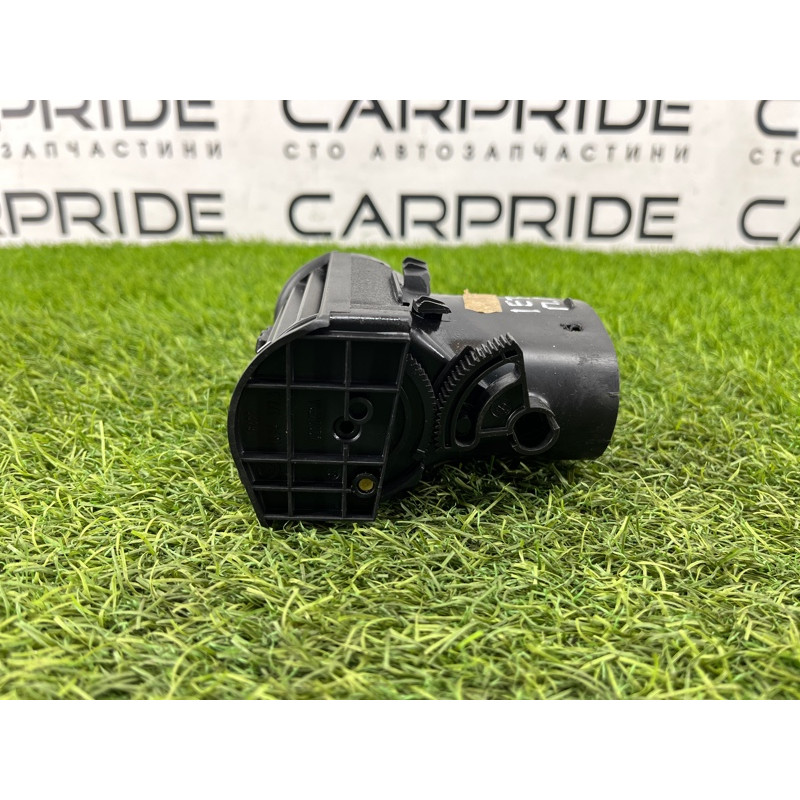 Дефлектор воздуховода (салон) BMW 7-series E32 1990 M70b50 64221375559