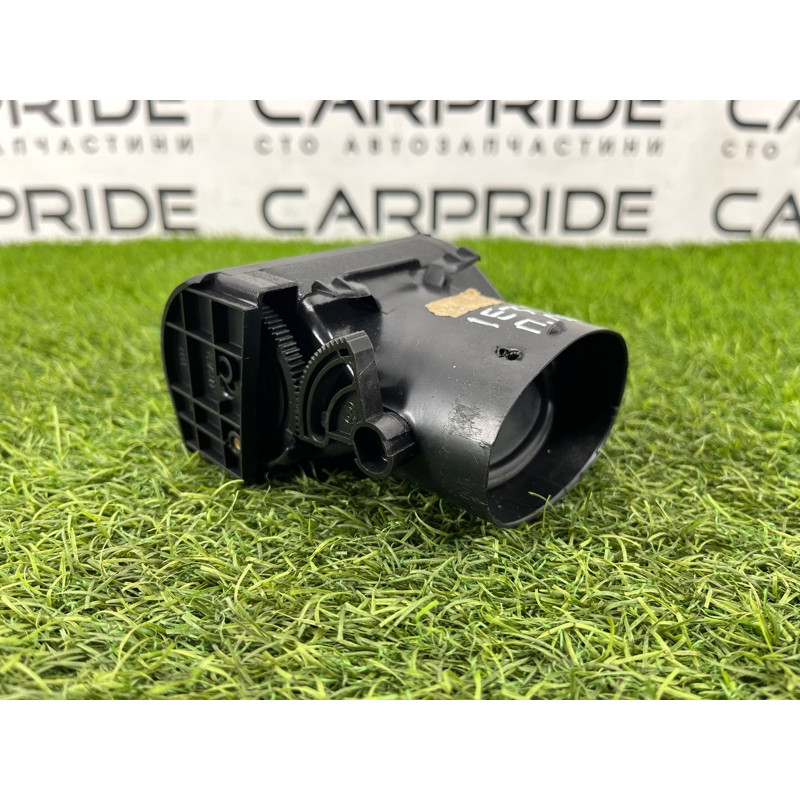 Дефлектор воздуховода (салон) BMW 7-series E32 1990 M70b50 64221375559