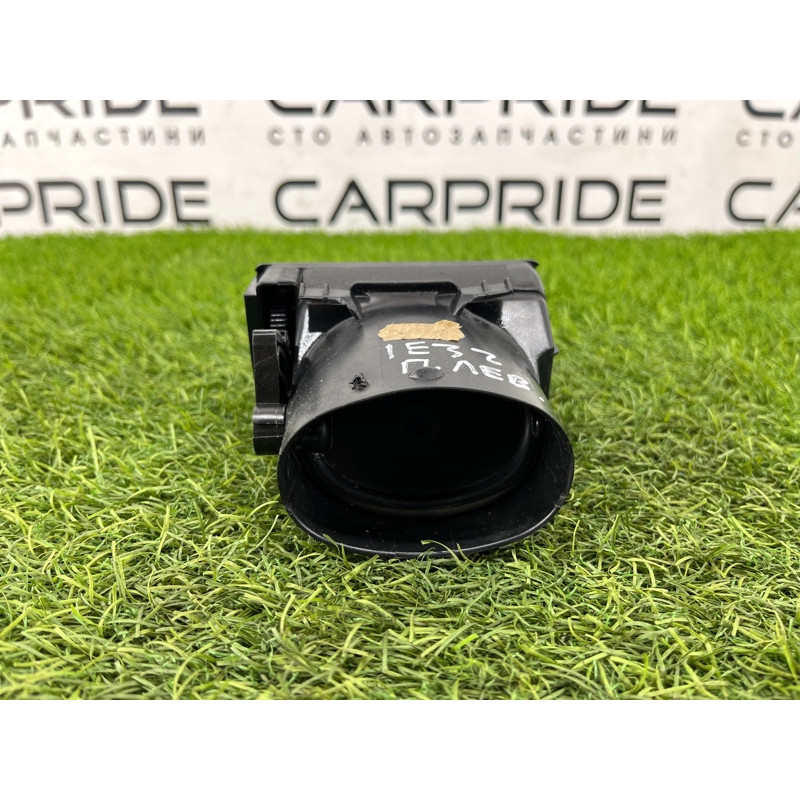 Дефлектор воздуховода (салон) BMW 7-series E32 1990 M70b50 64221375559