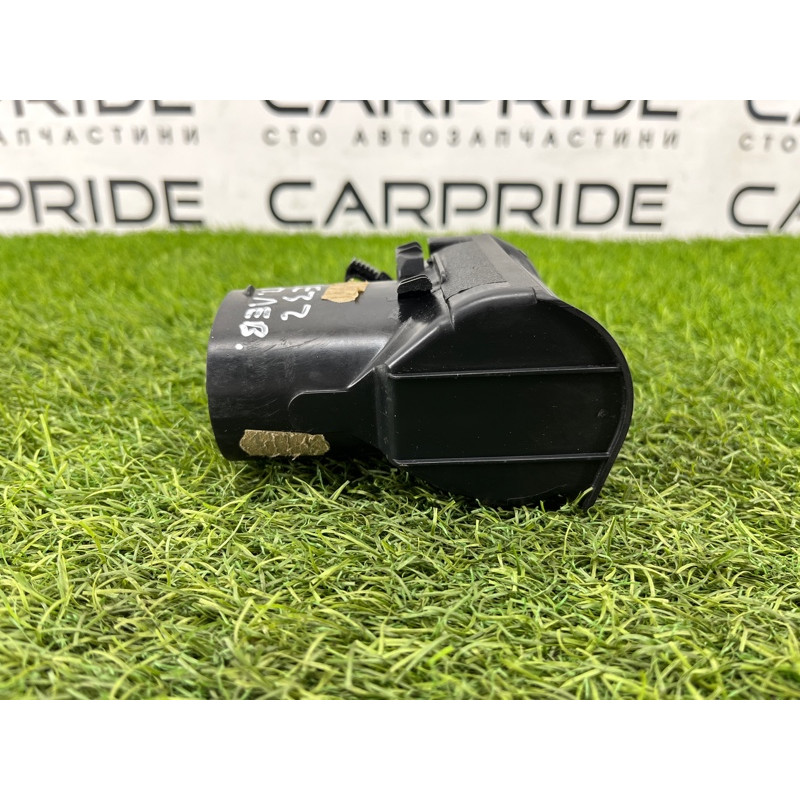 Дефлектор воздуховода (салон) BMW 7-series E32 1990 M70b50 64221375559