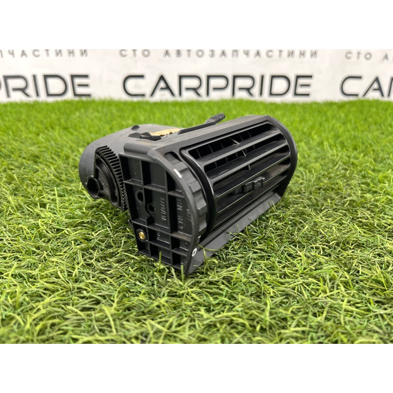 Дефлектор воздуховода (салон) BMW 7-series E32 1990 M70b50 64221375562