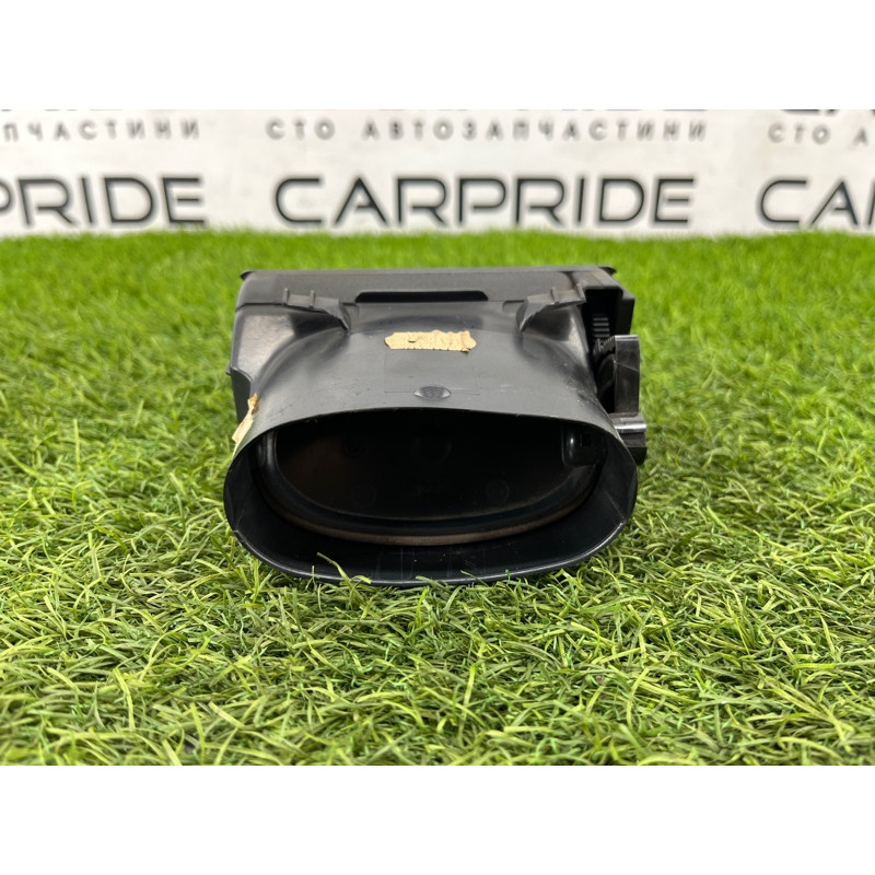 Дефлектор воздуховода (салон) BMW 7-series E32 1990 M70b50 64221375562