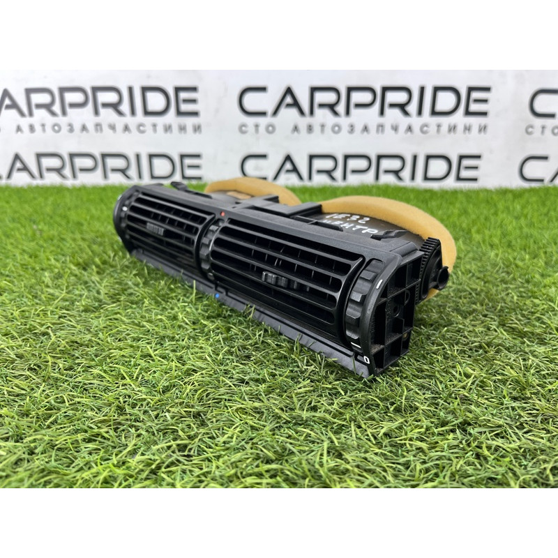Воздуховод центральный (салон) BMW 7-series E32 1990 M70b50 64221390926
