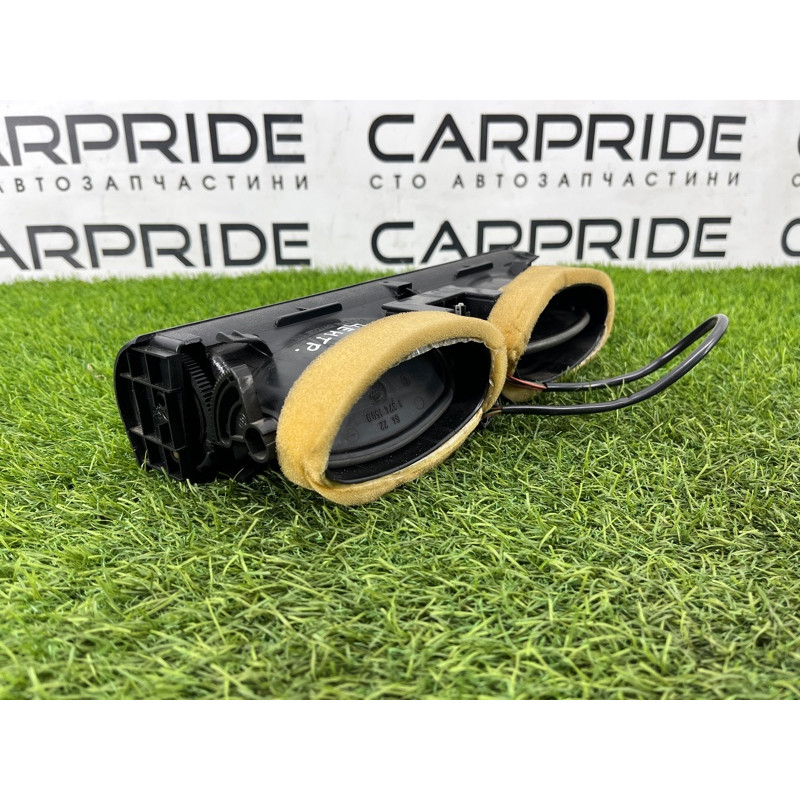 Воздуховод центральный (салон) BMW 7-series E32 1990 M70b50 64221390926