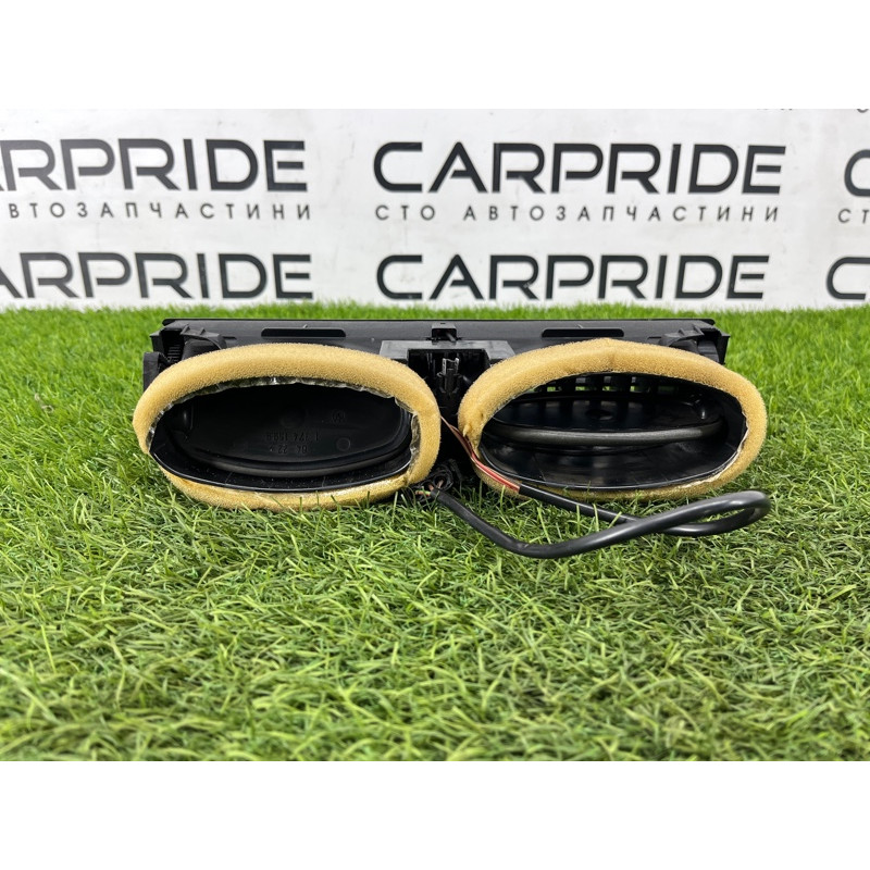 Воздуховод центральный (салон) BMW 7-series E32 1990 M70b50 64221390926