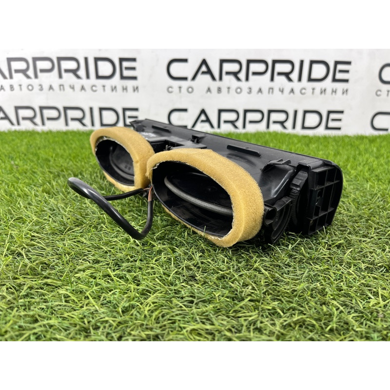 Воздуховод центральный (салон) BMW 7-series E32 1990 M70b50 64221390926