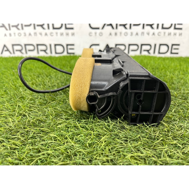 Воздуховод центральный (салон) BMW 7-series E32 1990 M70b50 64221390926