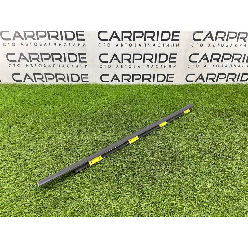 Молдинг стекла (кузов и элементы) Hyundai Santa Fe SM 2005 2.0 8321026000