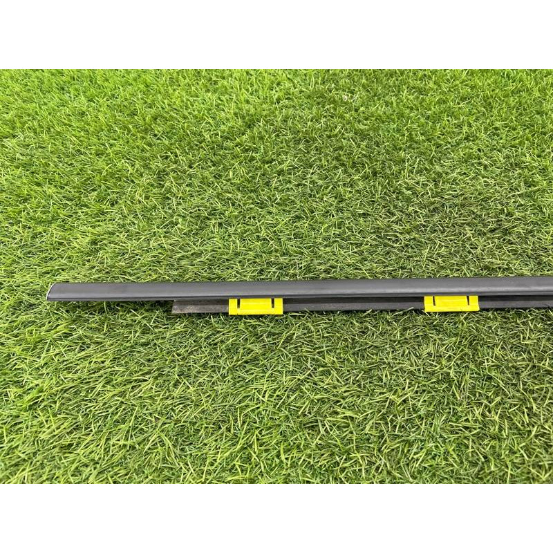 Молдинг стекла (кузов и элементы) Hyundai Santa Fe SM 2005 2.0 8321026000