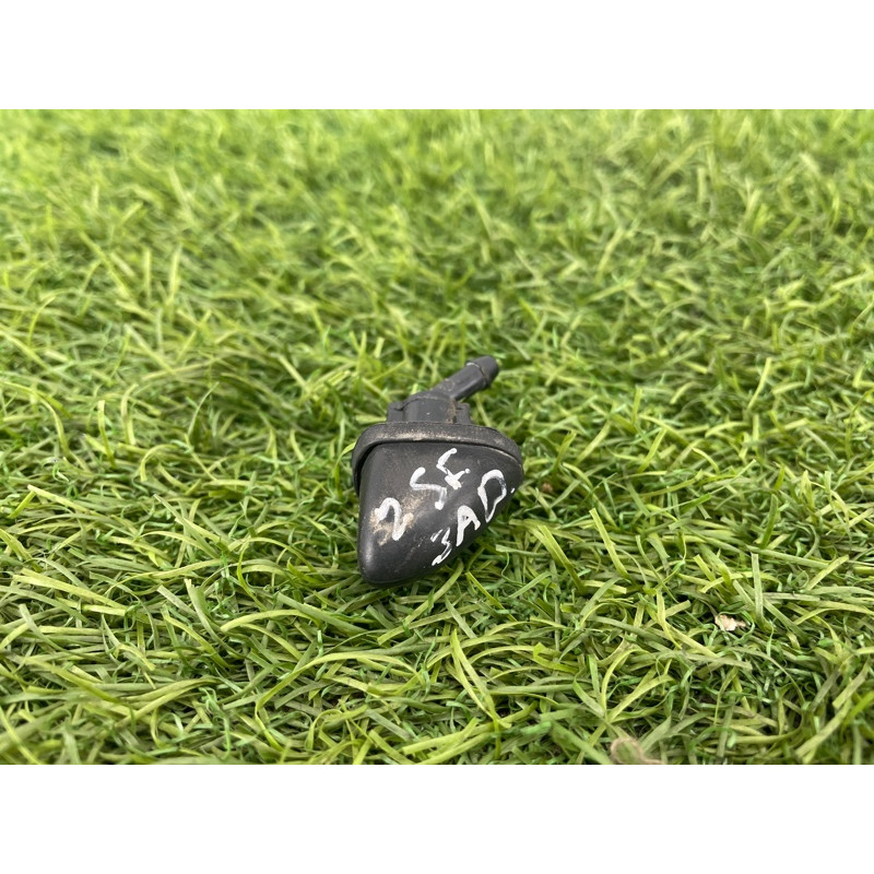 Форсунка омывателя (кузов и элементы) Hyundai Santa Fe SM 2005 2.0 9893026000