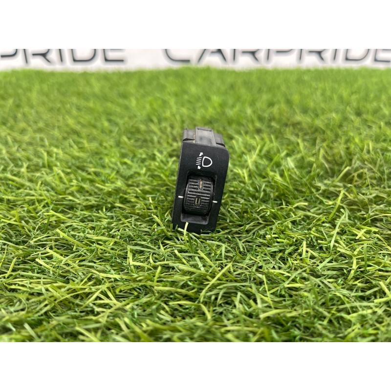 Кнопка корректора фар (электрика / кнопки) BMW 7-series E38 61318360843