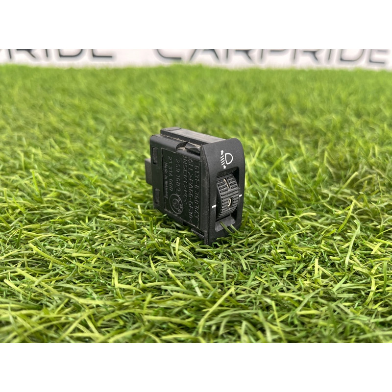 Кнопка корректора фар (электрика / кнопки) BMW 7-series E38 61318360843