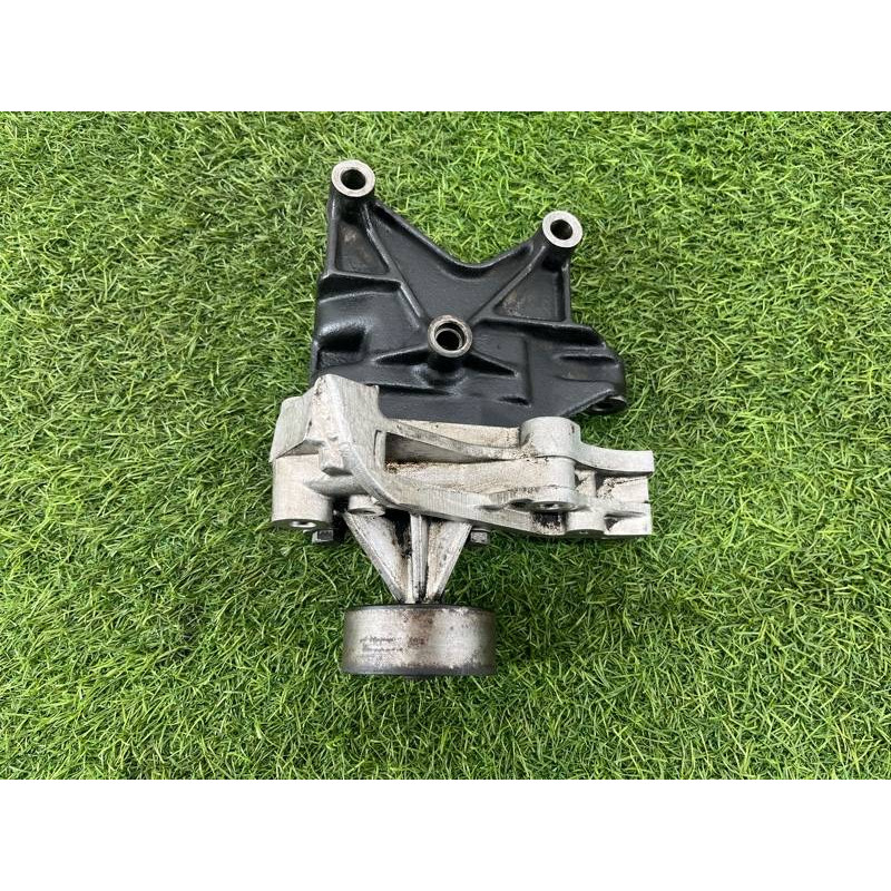 Кронштейн генератора (кронштейны двигателя) PEUGEOT 607 1 2002 3.0i V6 5706D3