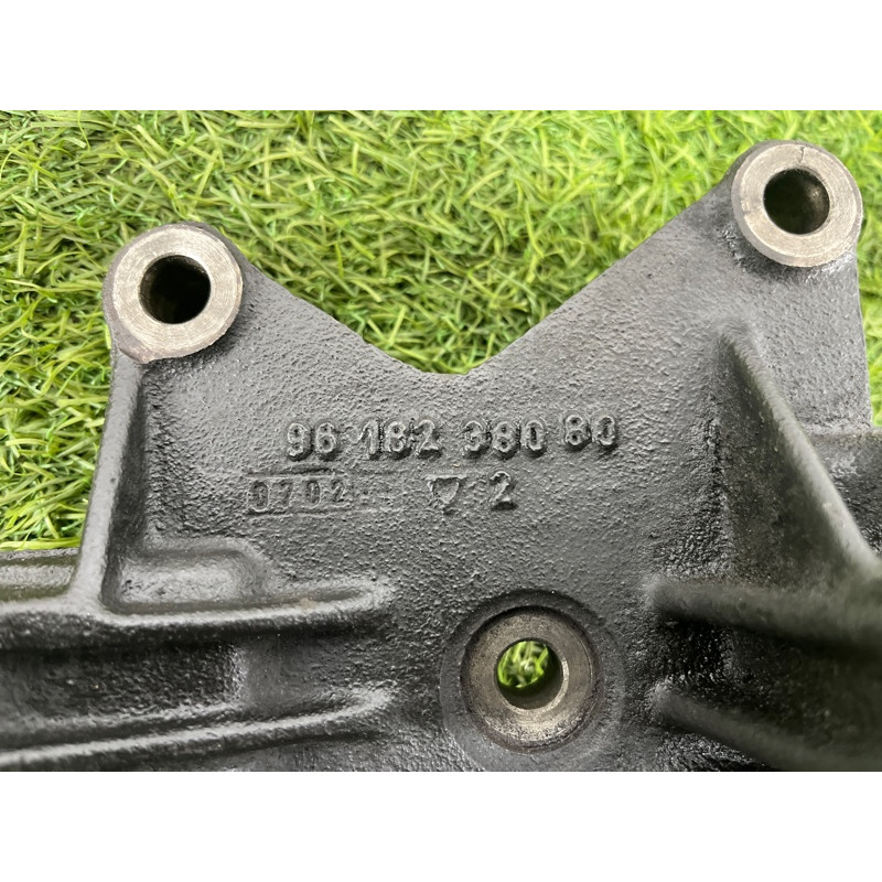 Кронштейн генератора (кронштейны двигателя) PEUGEOT 607 1 2002 3.0i V6 5706D3