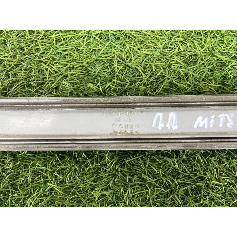 Молдинг двери внешний (кузов и элементы) Mitsubishi Galant 8 2.4GDI MR767424