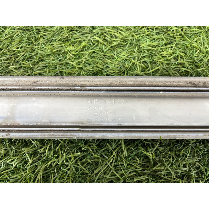 Молдинг двери внешний (кузов и элементы) Mitsubishi Galant 8 2.4GDI MR767432