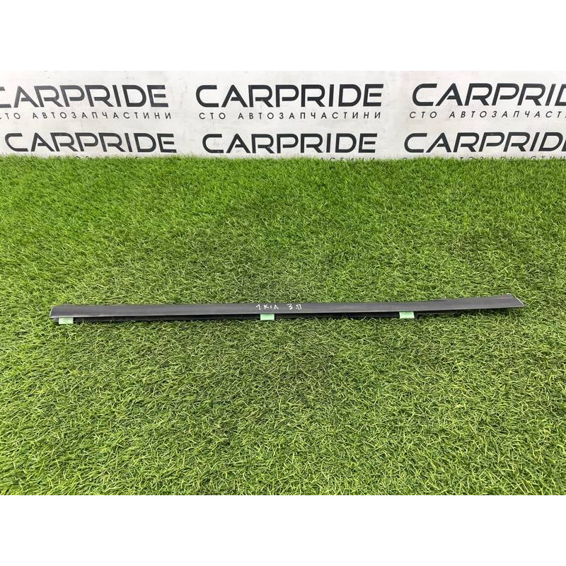 Молдинг стекла (кузов и элементы) KIA Sorento BL 2005 2.5 CRDI 832203E000