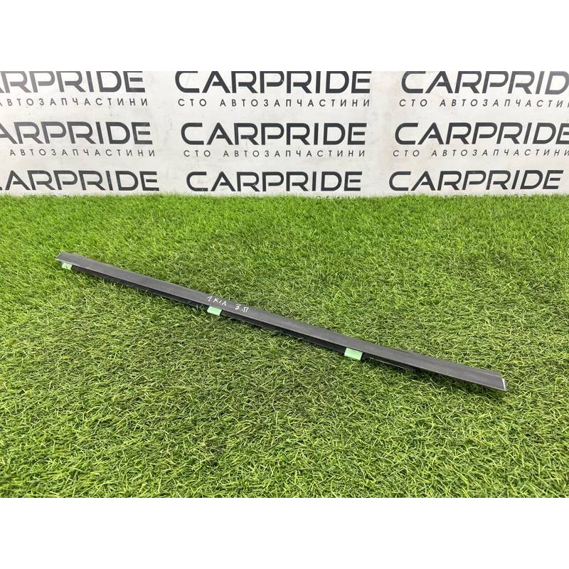 Молдинг стекла (кузов и элементы) KIA Sorento BL 2005 2.5 CRDI 832203E000