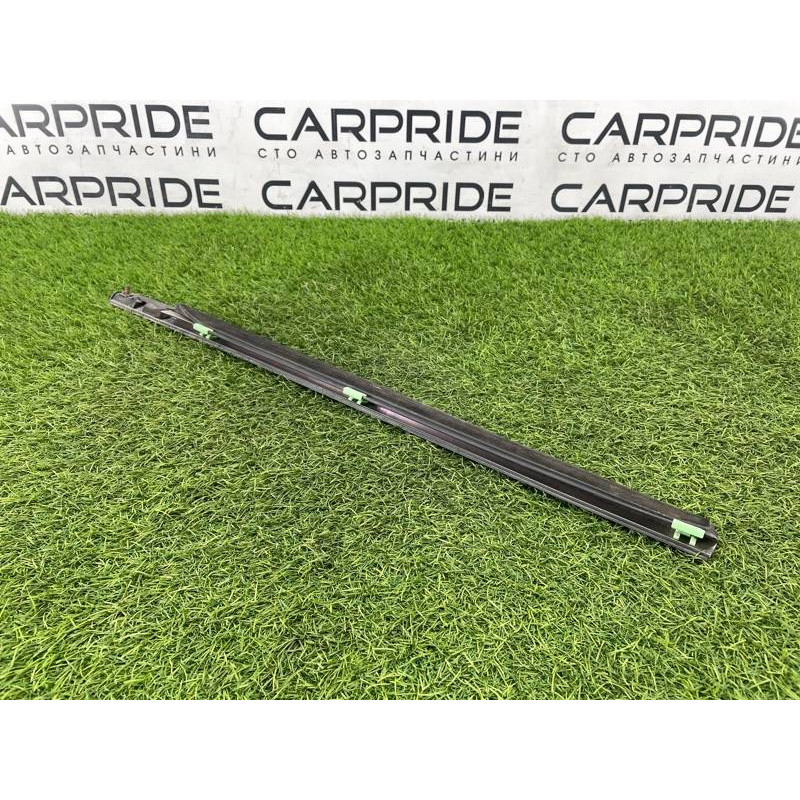 Молдинг стекла (кузов и элементы) KIA Sorento BL 2005 2.5 CRDI 832203E000