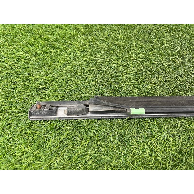 Молдинг стекла (кузов и элементы) KIA Sorento BL 2005 2.5 CRDI 832203E000