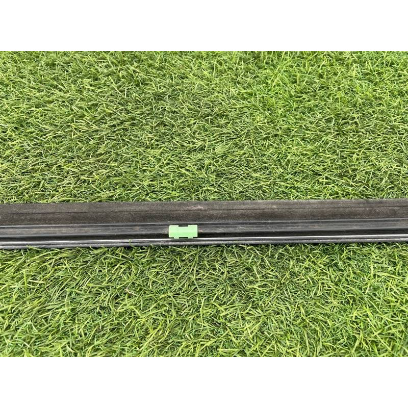 Молдинг стекла (кузов и элементы) KIA Sorento BL 2005 2.5 CRDI 832203E000