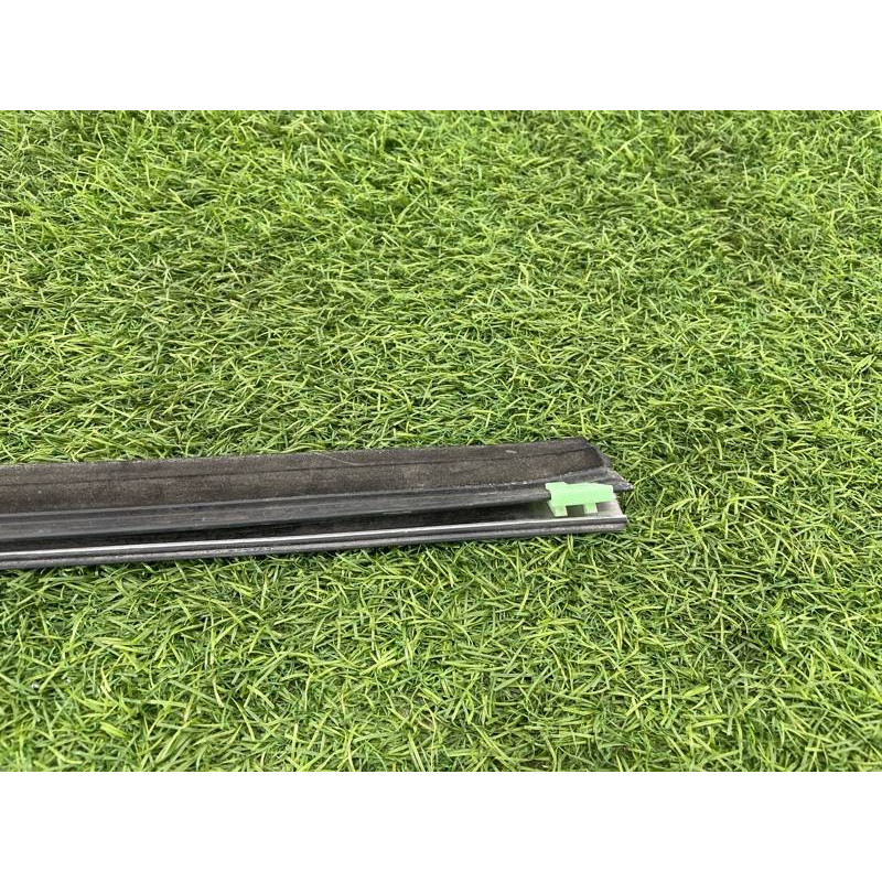 Молдинг стекла (кузов и элементы) KIA Sorento BL 2005 2.5 CRDI 832203E000