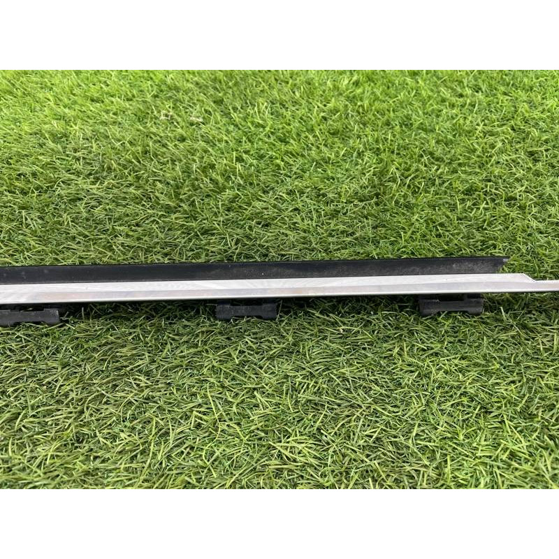 Молдинг стекла внутренний (наружные элементы кузова) BMW 5-series E39 2001 M57d30 51228185818