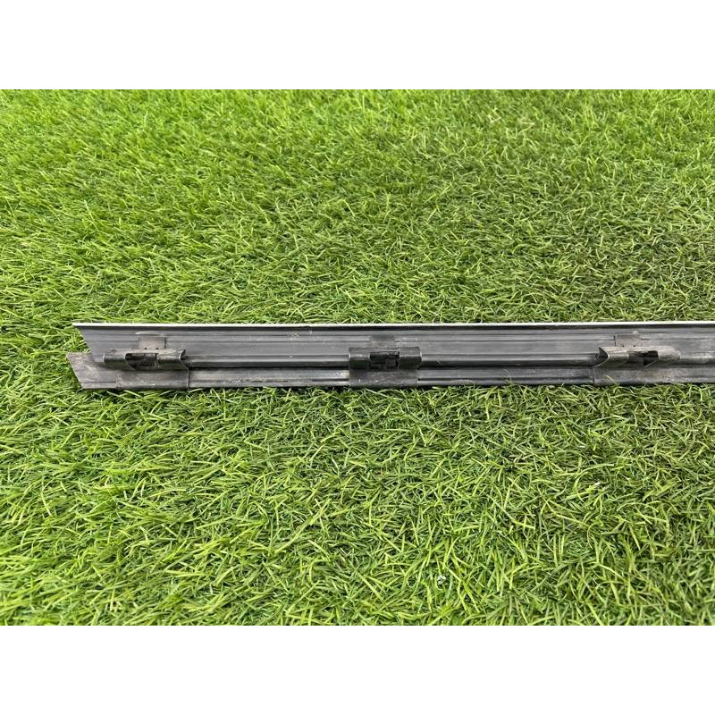 Молдинг стекла внутренний (наружные элементы кузова) BMW 5-series E34 1994 M43b18 51218102823