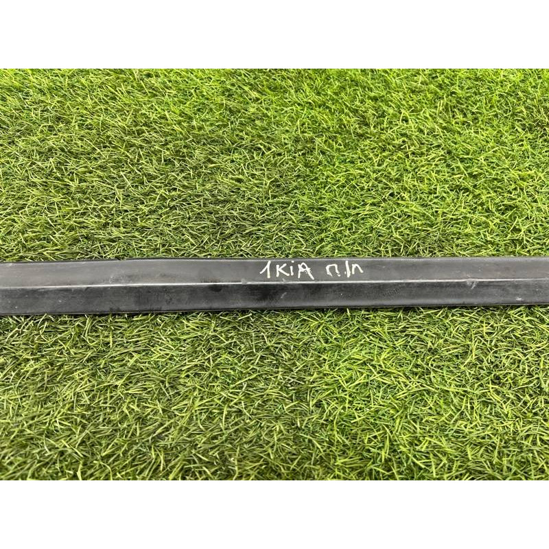 Молдинг стекла (кузов и элементы) KIA Sorento BL 2005 2.5 CRDI 822103E001