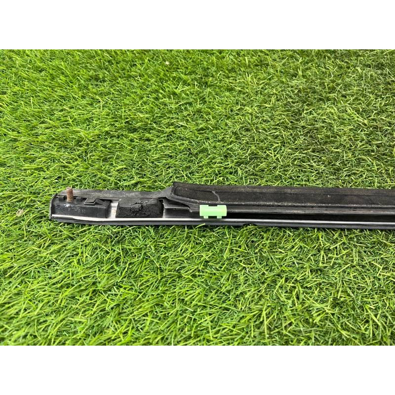 Молдинг стекла (кузов и элементы) KIA Sorento BL 2005 2.5 CRDI 822103E001