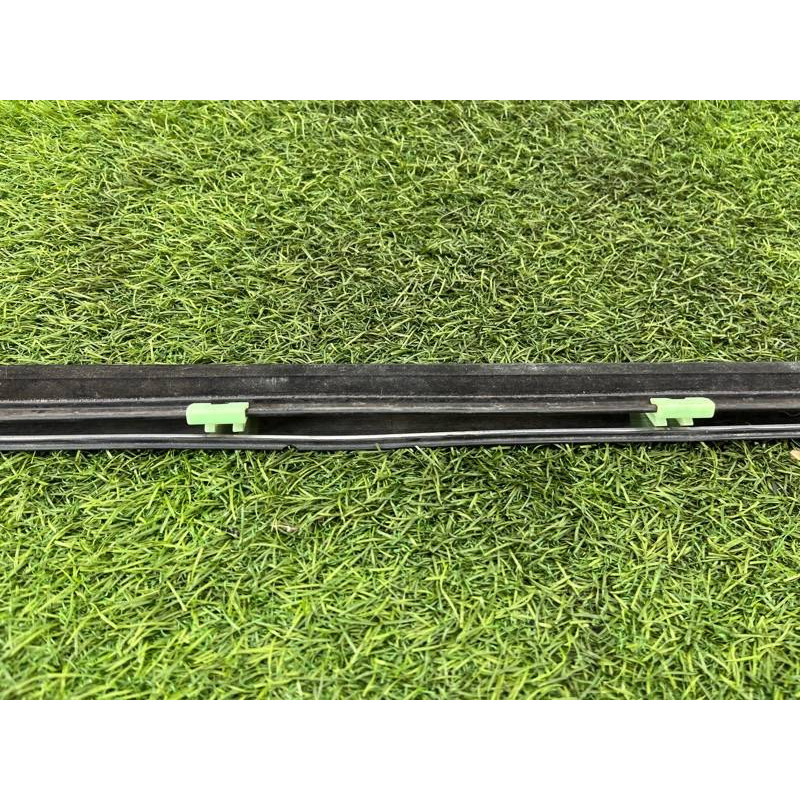 Молдинг стекла (кузов и элементы) KIA Sorento BL 2005 2.5 CRDI 822103E001