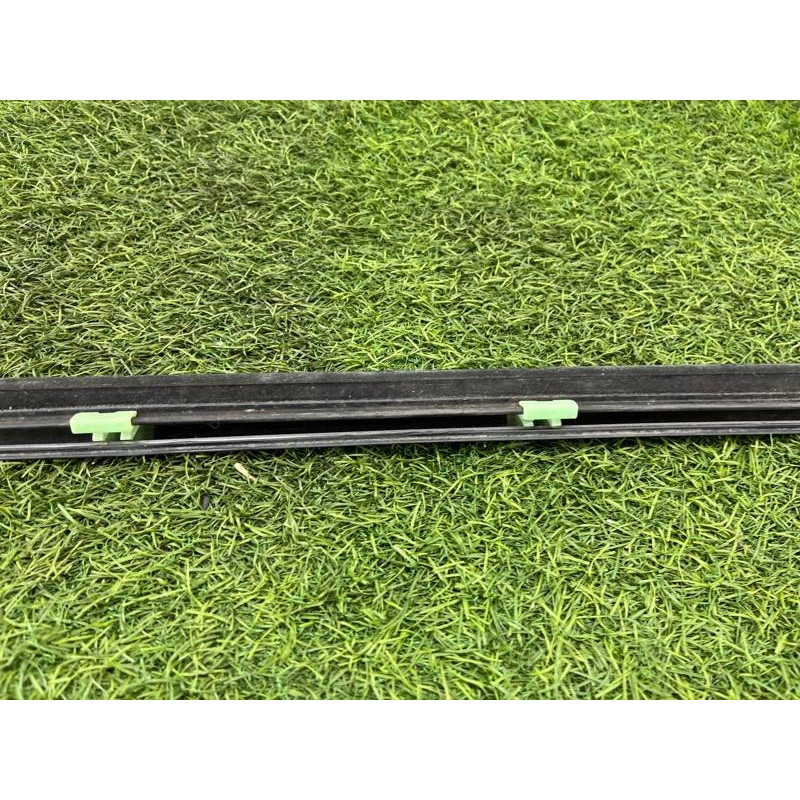 Молдинг стекла (кузов и элементы) KIA Sorento BL 2005 2.5 CRDI 822103E001