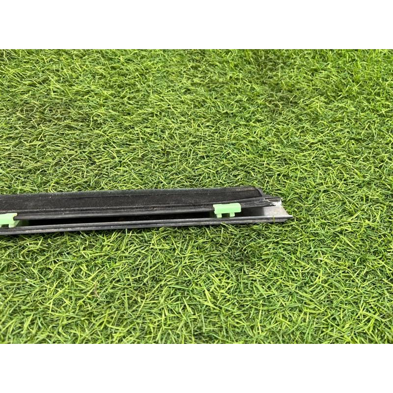 Молдинг стекла (кузов и элементы) KIA Sorento BL 2005 2.5 CRDI 822103E001