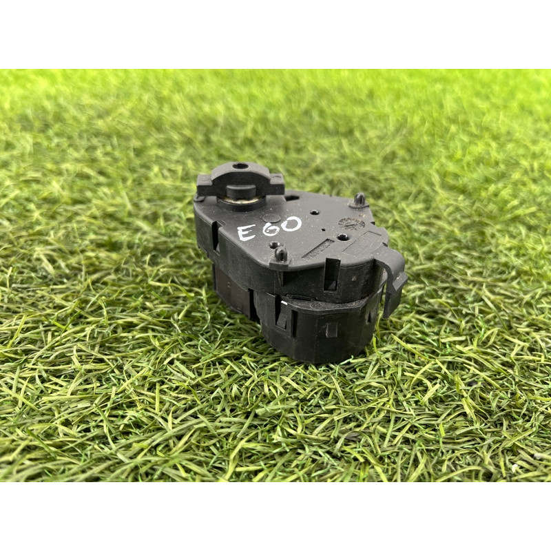 Привод заслонки отопителя (отопление и кондиционирование) BMW 5-series E60 M54b30 64116930298