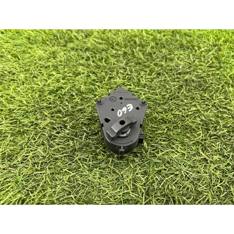 Привод заслонки отопителя (отопление и кондиционирование) BMW 5-series E60 M54b30 64116930304