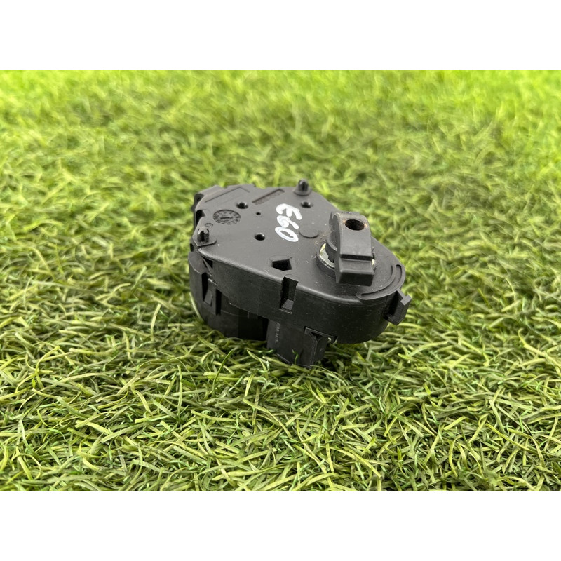 Привод заслонки отопителя (отопление и кондиционирование) BMW 5-series E60 M54b30 64116930304