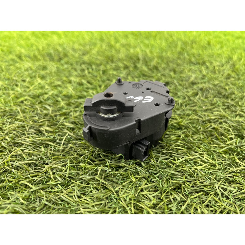 Привод заслонки отопителя (отопление и кондиционирование) BMW 5-series E60 M54b30 64116930304