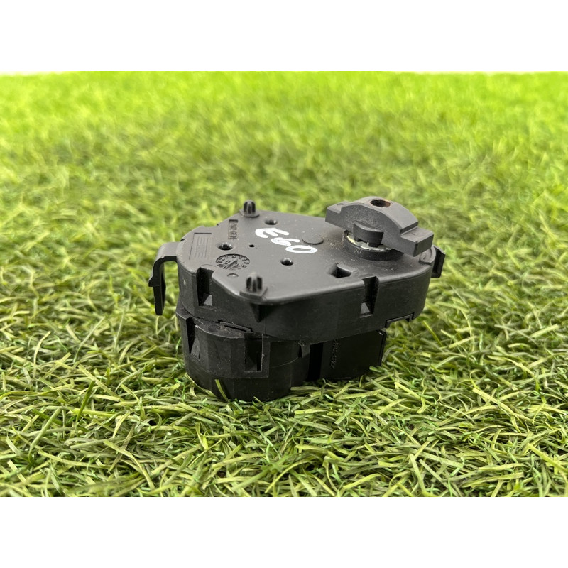 Привод заслонки отопителя (отопление и кондиционирование) BMW 5-series E60 M54b30 64116930304