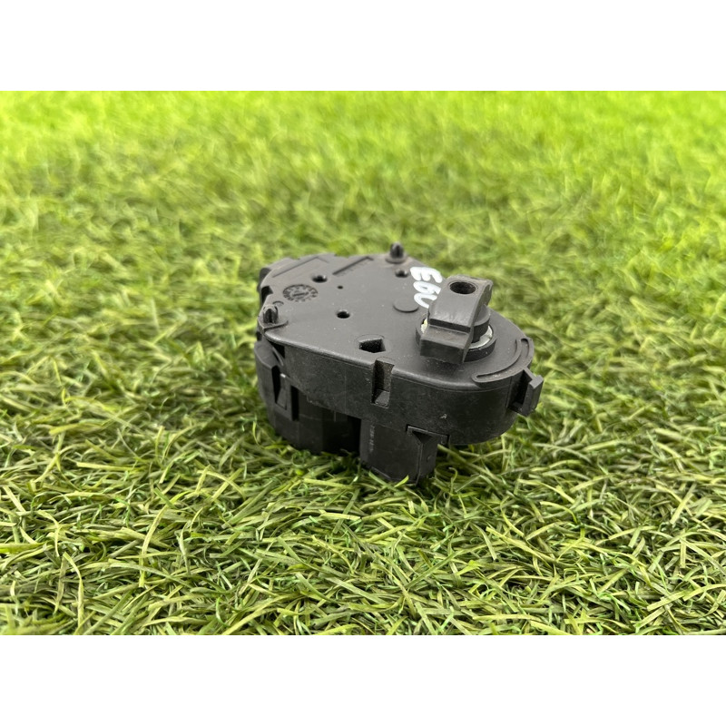 Привод заслонки отопителя (отопление и кондиционирование) BMW 5-series E60 M54b30 64116930301