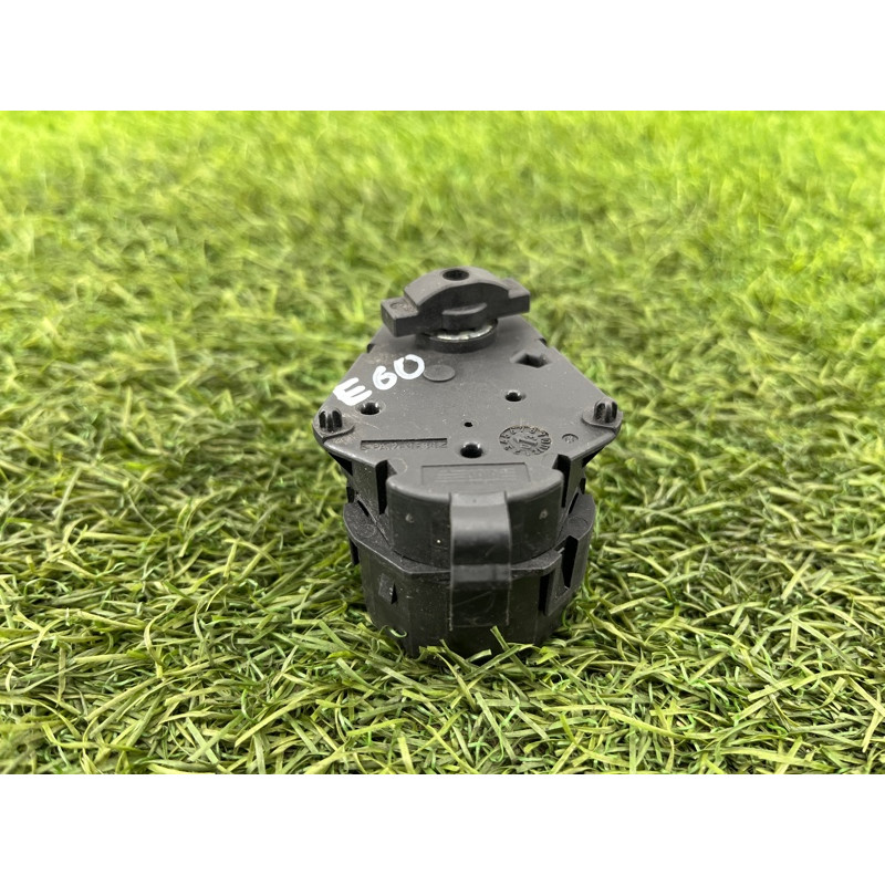 Привод заслонки отопителя (отопление и кондиционирование) BMW 5-series E60 M54b30 64116930301