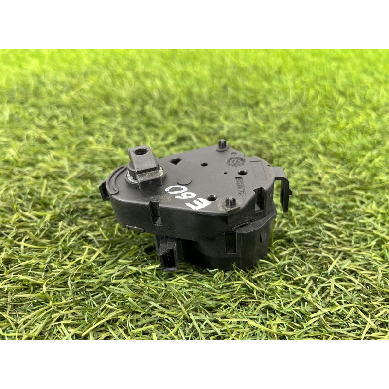 Привод заслонки отопителя (отопление и кондиционирование) BMW 5-series E60 M54b30 64116930301