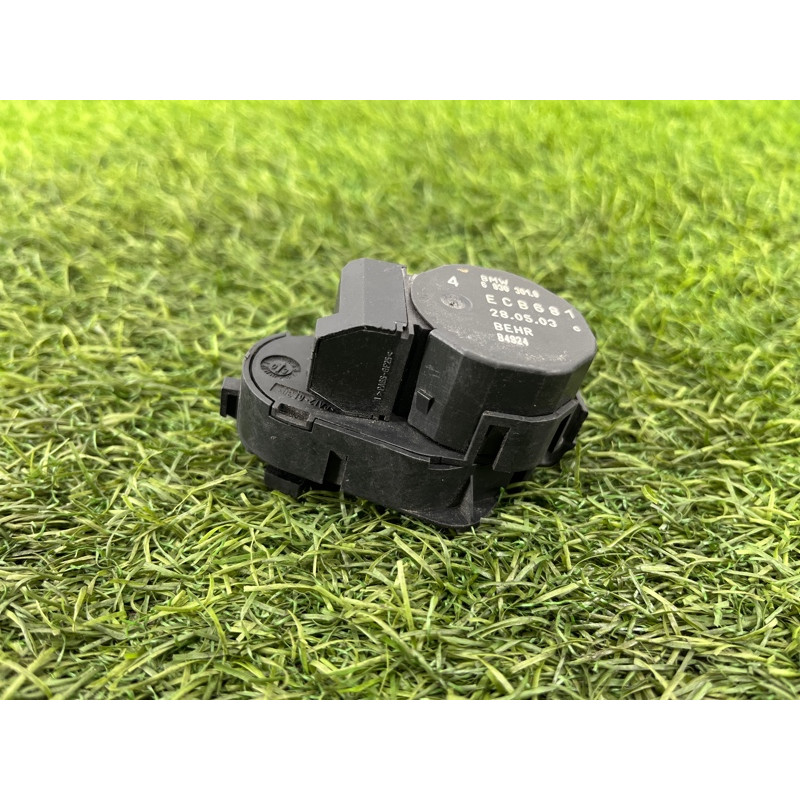 Привод заслонки отопителя (отопление и кондиционирование) BMW 5-series E60 M54b30 64116930301